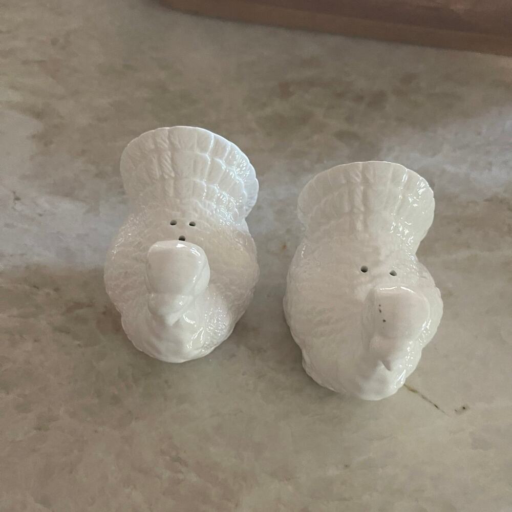 Turkey salt and pepper shakers
